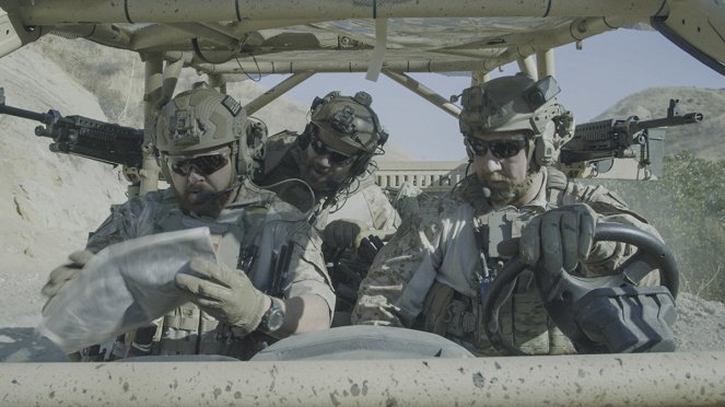 SEAL Team - Season 4 - The New Normal - Photos - A. J. Buckley, Scott Foxx, Tyler Grey