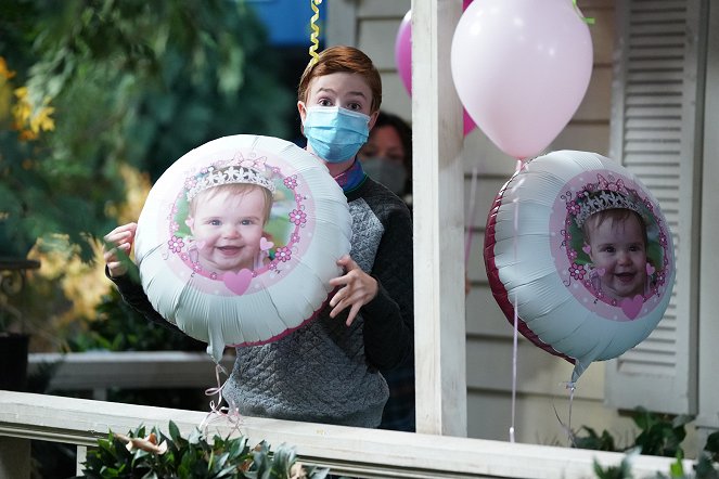The Conners - Birthdays, Babies and Emotional Support Chickens - De filmagens - Ames McNamara