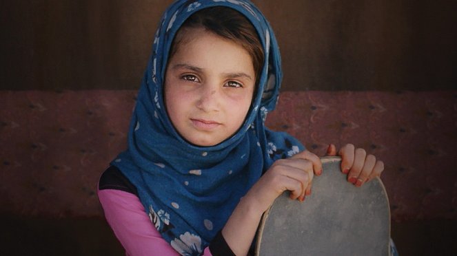 Hogyan tanulj meg gördeszkázni egy háborús zónában (ha lány vagy) - Filmfotók