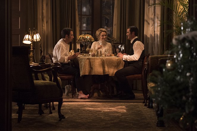 Murdoch Mysteries: A Merry Murdoch Christmas - Filmfotos - Jonny Harris, Helene Joy, Yannick Bisson