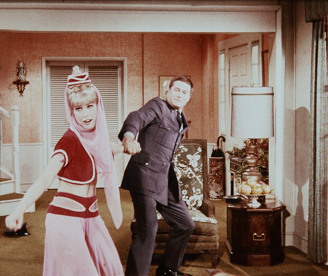 I Dream of Jeannie - What's New, Poodle Dog? - Photos - Barbara Eden, Larry Hagman