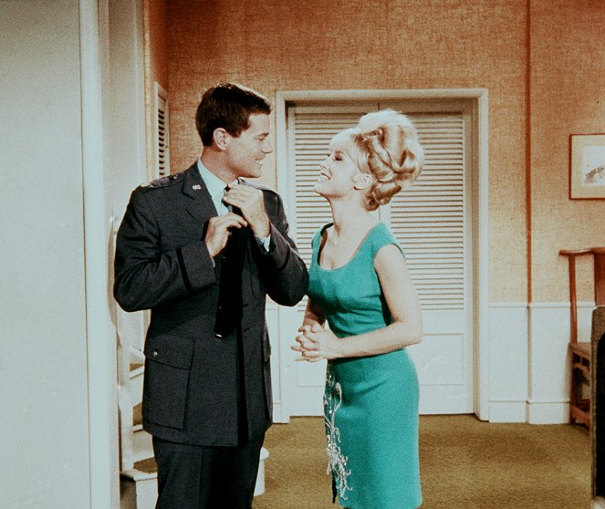 I Dream of Jeannie - What's New, Poodle Dog? - Photos - Larry Hagman, Barbara Eden