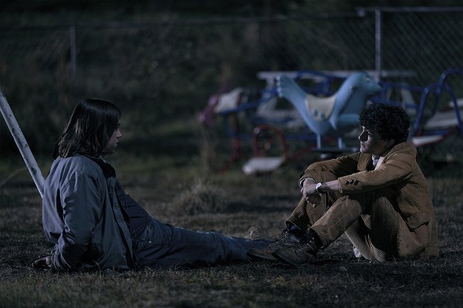 The Walking Dead: Nowy Świat - Season 1 - Niebo jest cmentarzem - Z filmu - Hal Cumpston, Nicolas Cantu