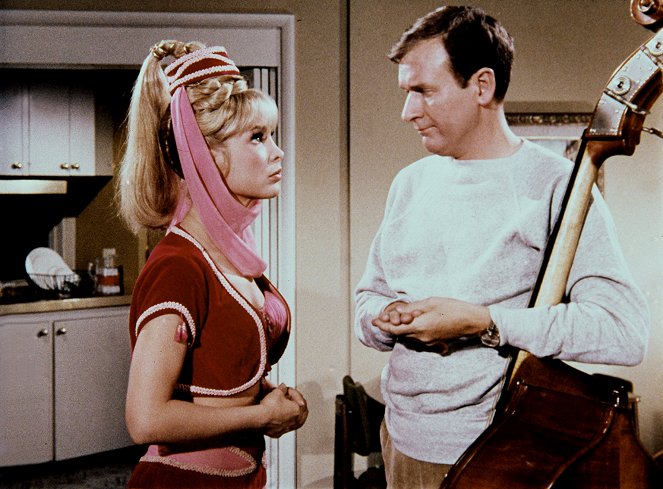 I Dream of Jeannie - Season 2 - How to Be a Genie in 10 Easy Lessons - Photos - Barbara Eden