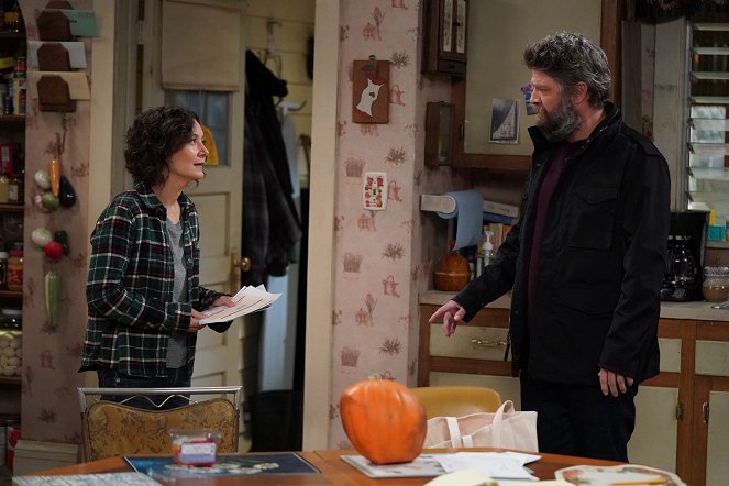 The Conners - Protest, Drug Test and One Leaves the Nest - Photos - Sara Gilbert, Jay R. Ferguson