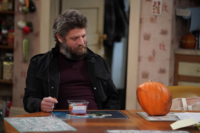 The Conners - Season 3 - Protest, Drug Test and One Leaves the Nest - Photos - Jay R. Ferguson