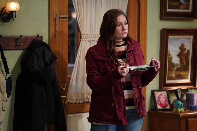 The Conners - Season 3 - Protest, Drug Test and One Leaves the Nest - De la película - Emma Kenney