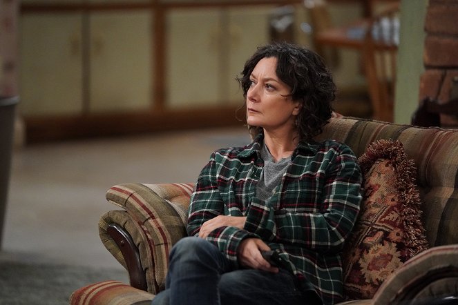 The Conners - Season 3 - Protest, Drug Test and One Leaves the Nest - Film - Sara Gilbert