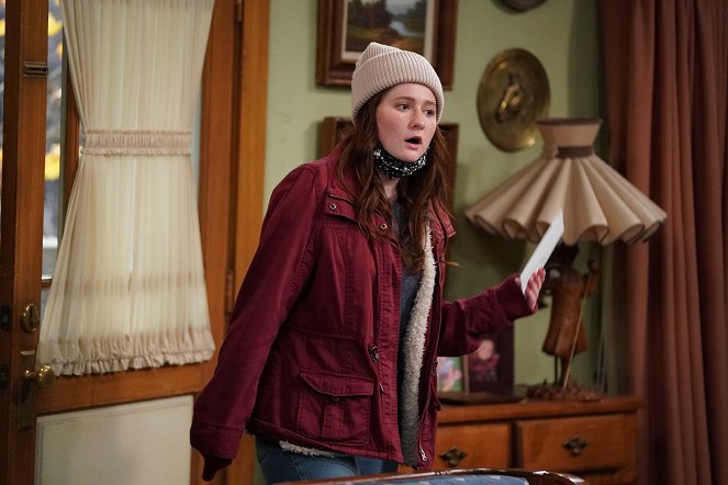 The Conners - Season 3 - Protest, Drug Test and One Leaves the Nest - Photos - Emma Kenney