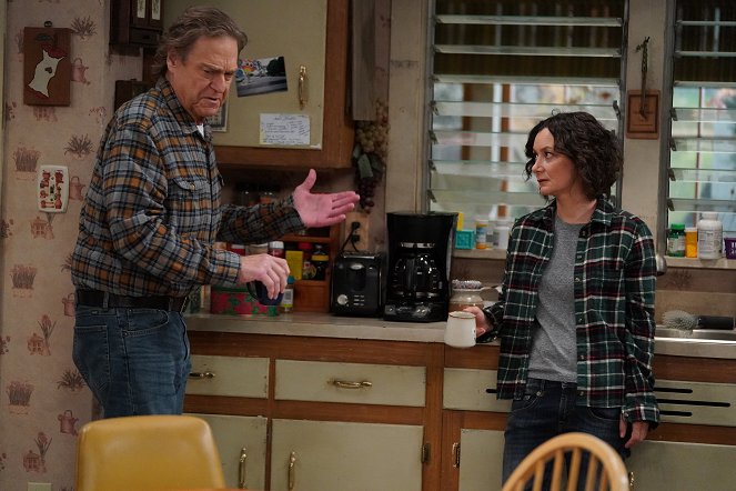 The Conners - Protest, Drug Test and One Leaves the Nest - Photos - John Goodman, Sara Gilbert