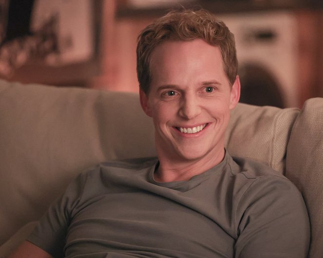 A Million Little Things - Writings on the Wall - De filmes - Chris Geere