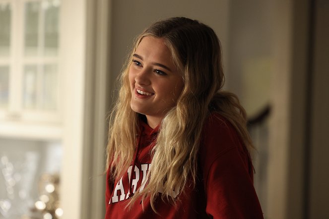 A Million Little Things - Writings on the Wall - Van film - Lizzy Greene