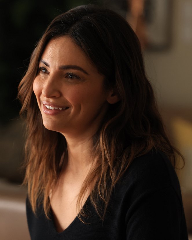 A Million Little Things - Writings on the Wall - De filmes - Floriana Lima