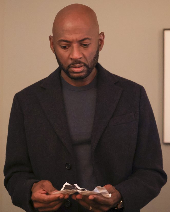 A Million Little Things - Writings on the Wall - Photos - Romany Malco