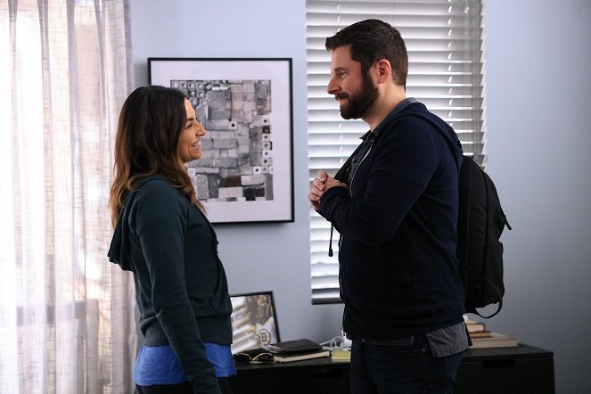 A Million Little Things - Letting Go - Van film - Floriana Lima, James Roday Rodriguez