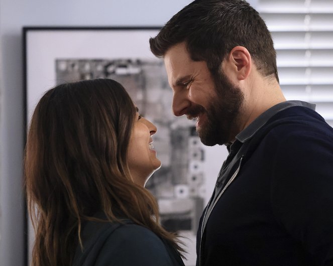 A Million Little Things - Letting Go - Van film - Floriana Lima, James Roday Rodriguez