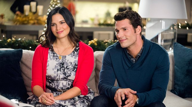 12 Gifts of Christmas - Photos - Katrina Law, Aaron O'Connell