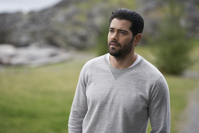 Chesapeake Shores - The End Is Where We Begin - Photos - Jesse Metcalfe