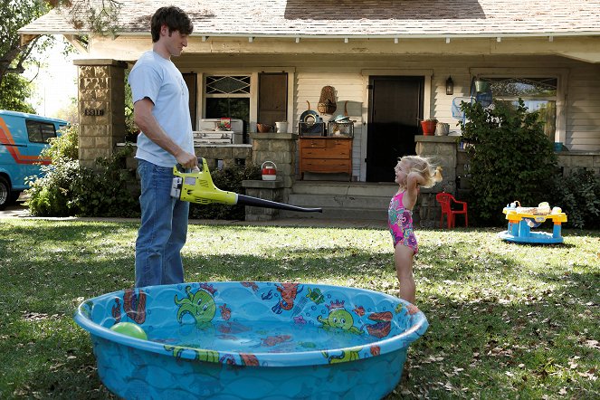 Raising Hope - Throw Maw Maw from the House, Part Two - Photos - Lucas Neff