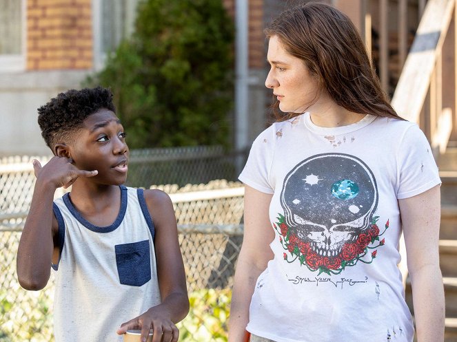 Shameless - This Is Chicago! - Photos - Christian Isaiah, Emma Kenney