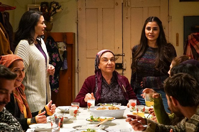 Gönül Dağı - Season 1 - Pembe Kapı - Kuvat elokuvasta