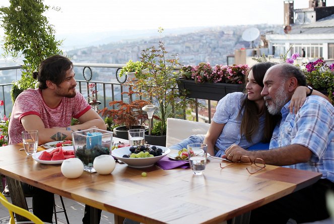 Delibal - Kuvat elokuvasta - Çağatay Ulusoy, Leyla Lydia Tuğutlu, Mustafa Avkıran
