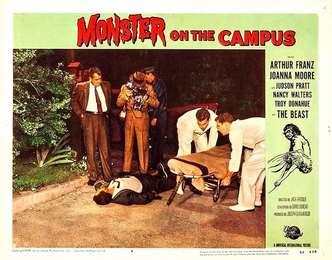 Monster on the Campus - Vitrinfotók