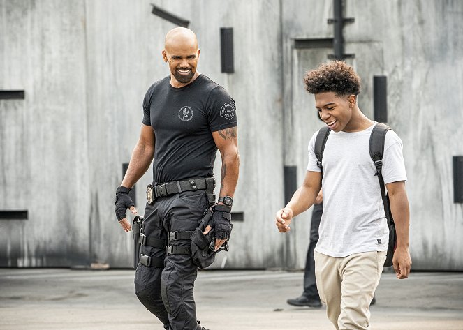 S.W.A.T. - Season 4 - 3 Seventeen Year Olds - Photos - Shemar Moore