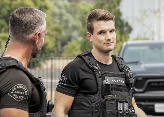 S.W.A.T. - Season 4 - 3 Seventeen Year Olds - Photos - Alex Russell