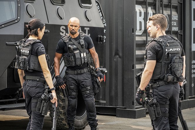 S.W.A.T. - Season 4 - 3 Seventeen Year Olds - Photos - Shemar Moore, Alex Russell