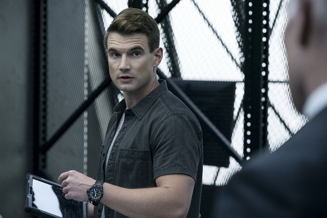 S.W.A.T. - Stakeout - Photos - Alex Russell