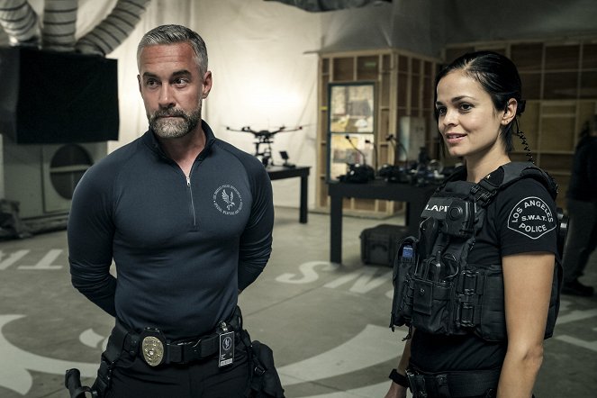 S.W.A.T. - The Black Hand Man - Photos - Jay Harrington, Lina Esco