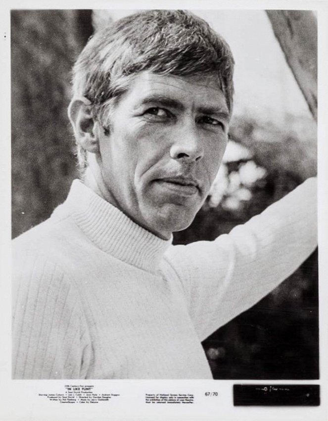 F comme Flint - Cartes de lobby - James Coburn