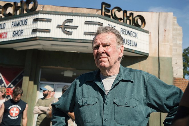 Burden: A Redenção - Do filme - Tom Wilkinson