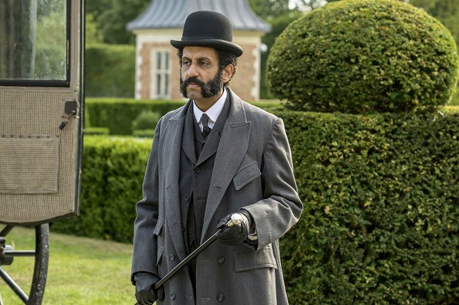 Enola Holmes - Do filme - Adeel Akhtar