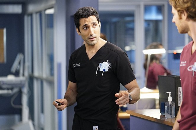 Chicago Med - Season 6 - When Did We Begin to Change - Film - Dominic Rains