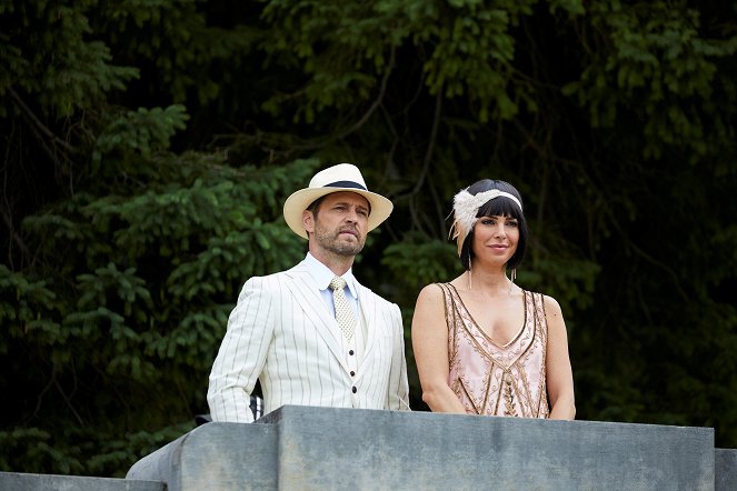 Private Eyes - Season 4 - Family Plot - Photos - Jason Priestley, Cindy Sampson