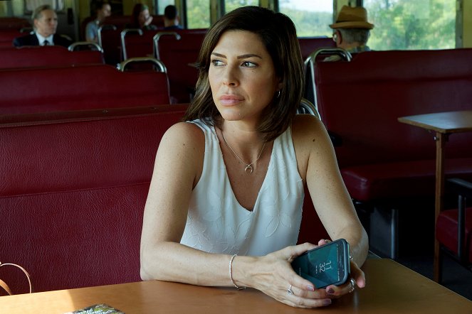 Private Eyes - The P.I. Vanishes - Photos - Cindy Sampson