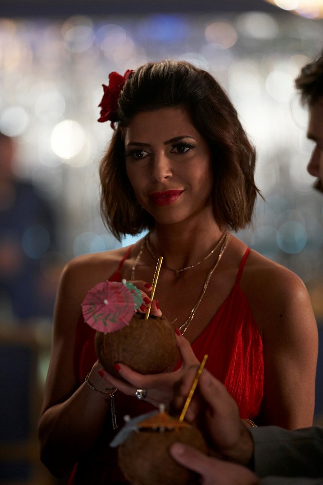 Private Eyes - Season 4 - All's Fair in Love and Amor - Photos - Cindy Sampson