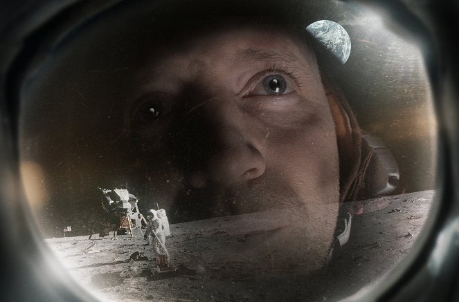8 Days: To the Moon and Back - Do filme