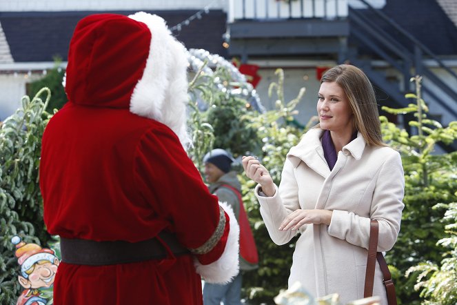 'Tis the Season for Love - Photos - Sarah Lancaster