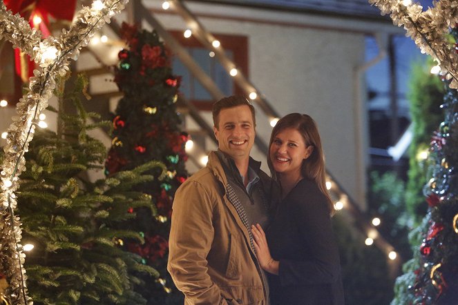 'Tis the Season for Love - De la película - Brendan Penny, Sarah Lancaster