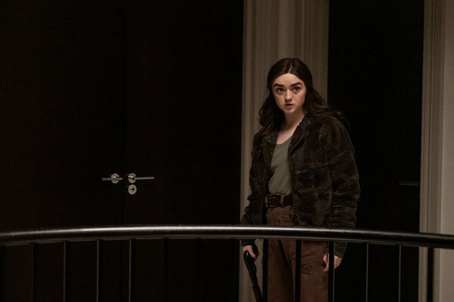Two Weeks to Live - Episode 2 - Photos - Maisie Williams