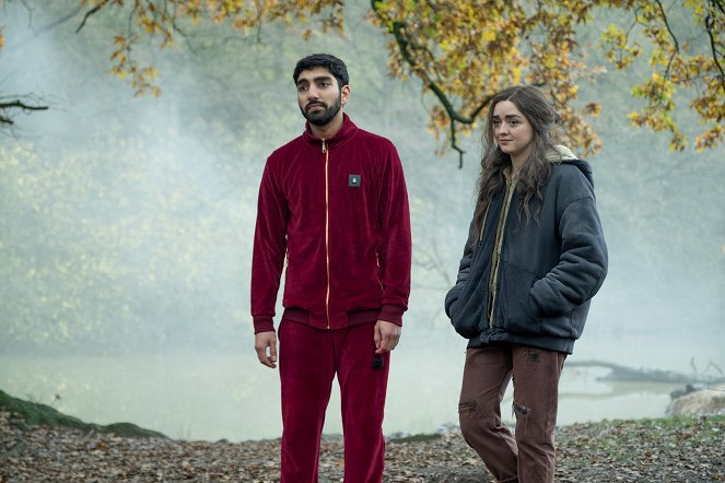 Two Weeks to Live - Episode 3 - Van film - Mawaan Rizwan, Maisie Williams