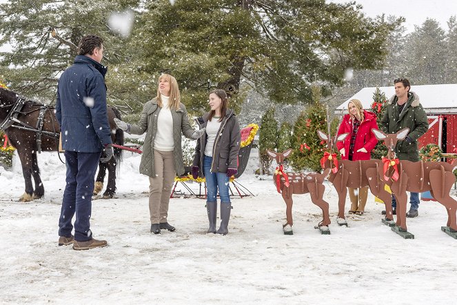A Song for Christmas - Filmfotos - Paula Boudreau, Kendra Leigh Timmins, Becca Tobin, Kevin McGarry