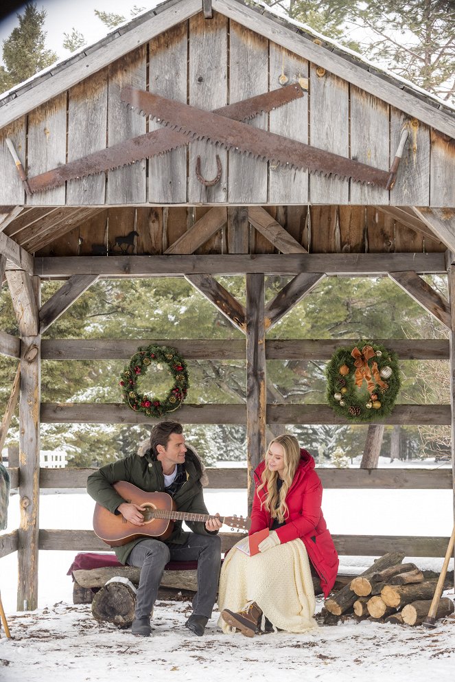A Song for Christmas - Van film - Kevin McGarry, Becca Tobin
