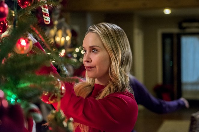 A Song for Christmas - Filmfotos - Becca Tobin