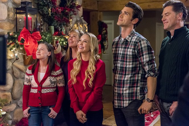 A Song for Christmas - Filmfotos - Kendra Leigh Timmins, Paula Boudreau, Becca Tobin, Kevin McGarry, David Keeley