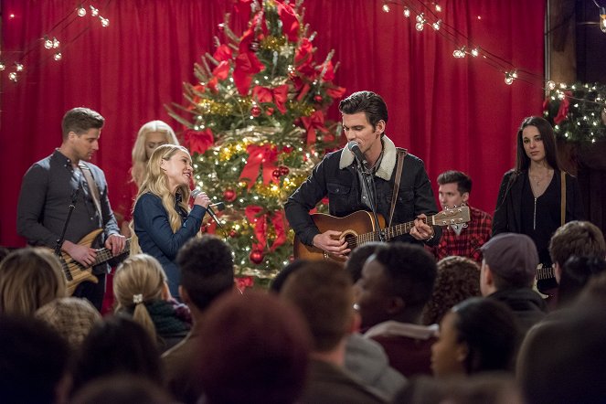 A Song for Christmas - Filmfotos - Becca Tobin, Kevin McGarry