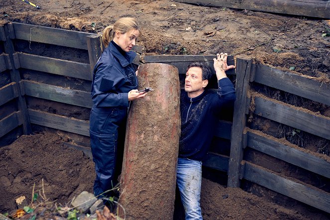 Der Lehrer - Season 8 - Asche zu Asche, Joint zu Joint - Photos - Pina Kühr, Hendrik Duryn